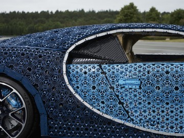 Bugatti Chiron z klock&oacute;w LEGO w skali 1:1